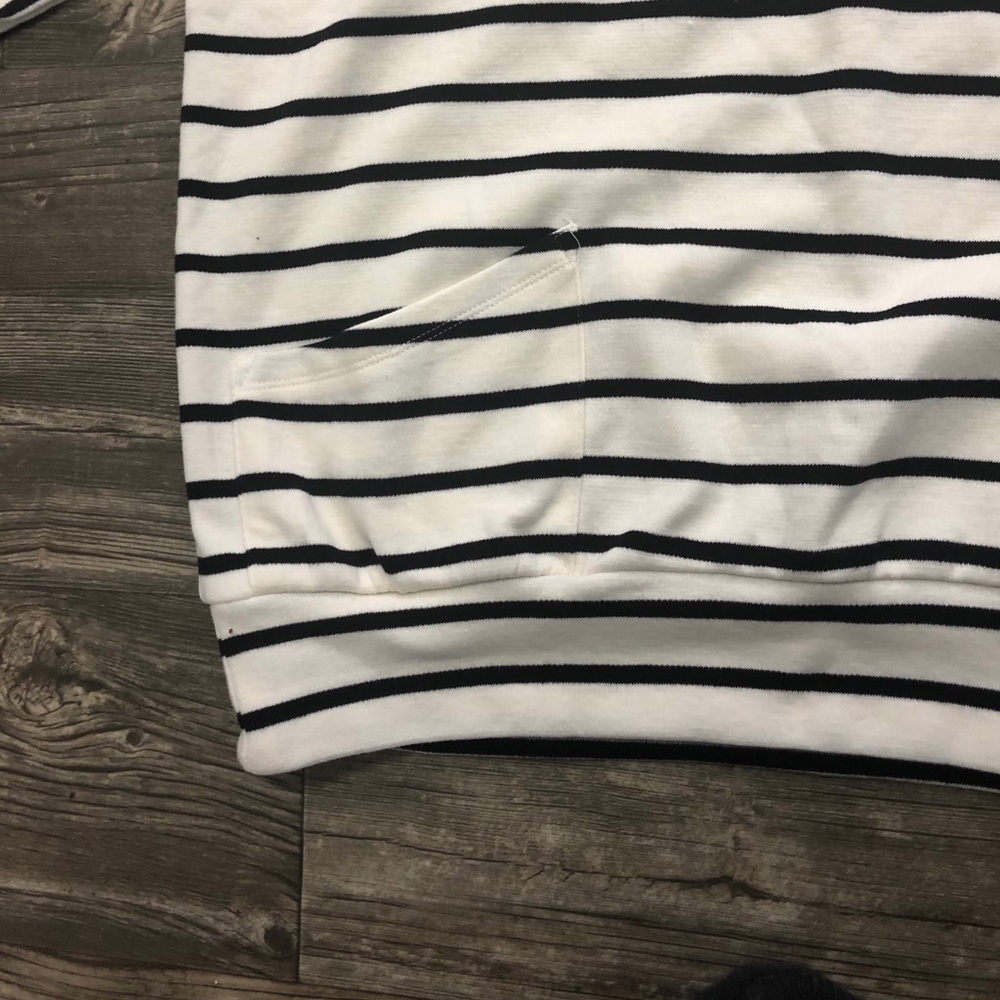 SALE! ❤️Jane and Delancey women striped sweater - Picture 3 of 6